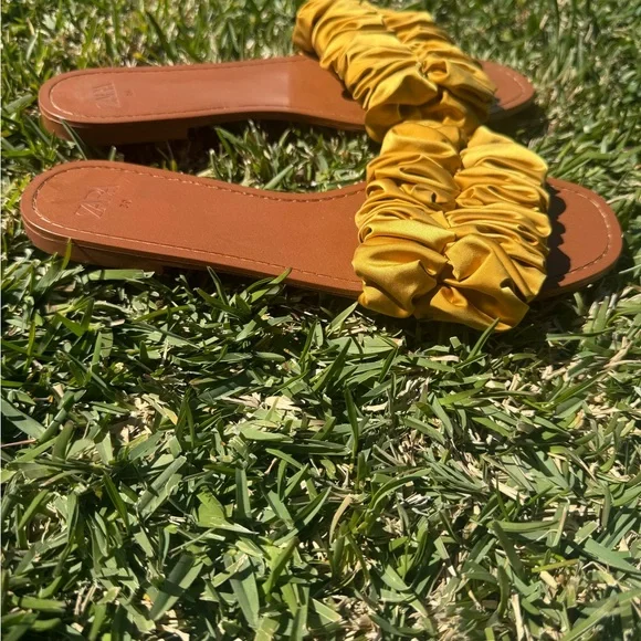 ZARA Yellow Ruched Slide Sandals - Picture 2 of 2